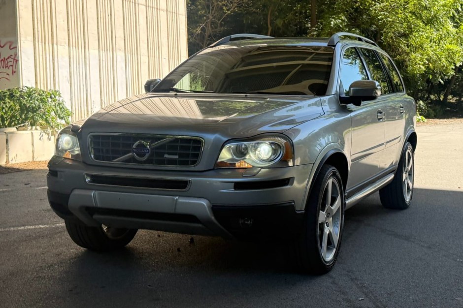 2012 Volvo XC90 sold at auction for $7,250