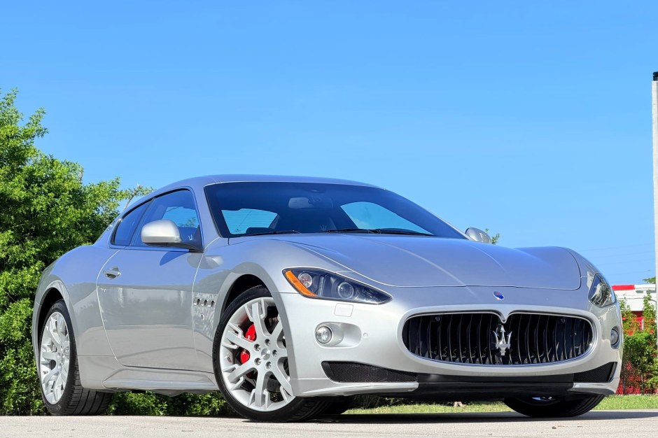 2012 Maserati GranTurismo sold at auction for $31,750