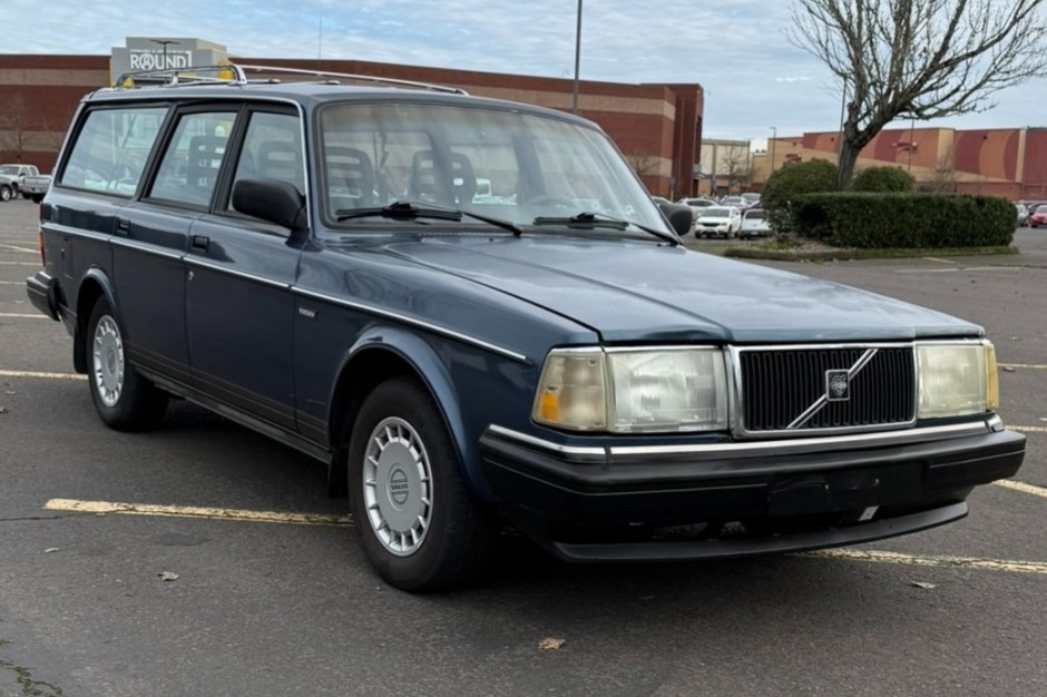 1991 Volvo 240 Series sold at auction for $6,000