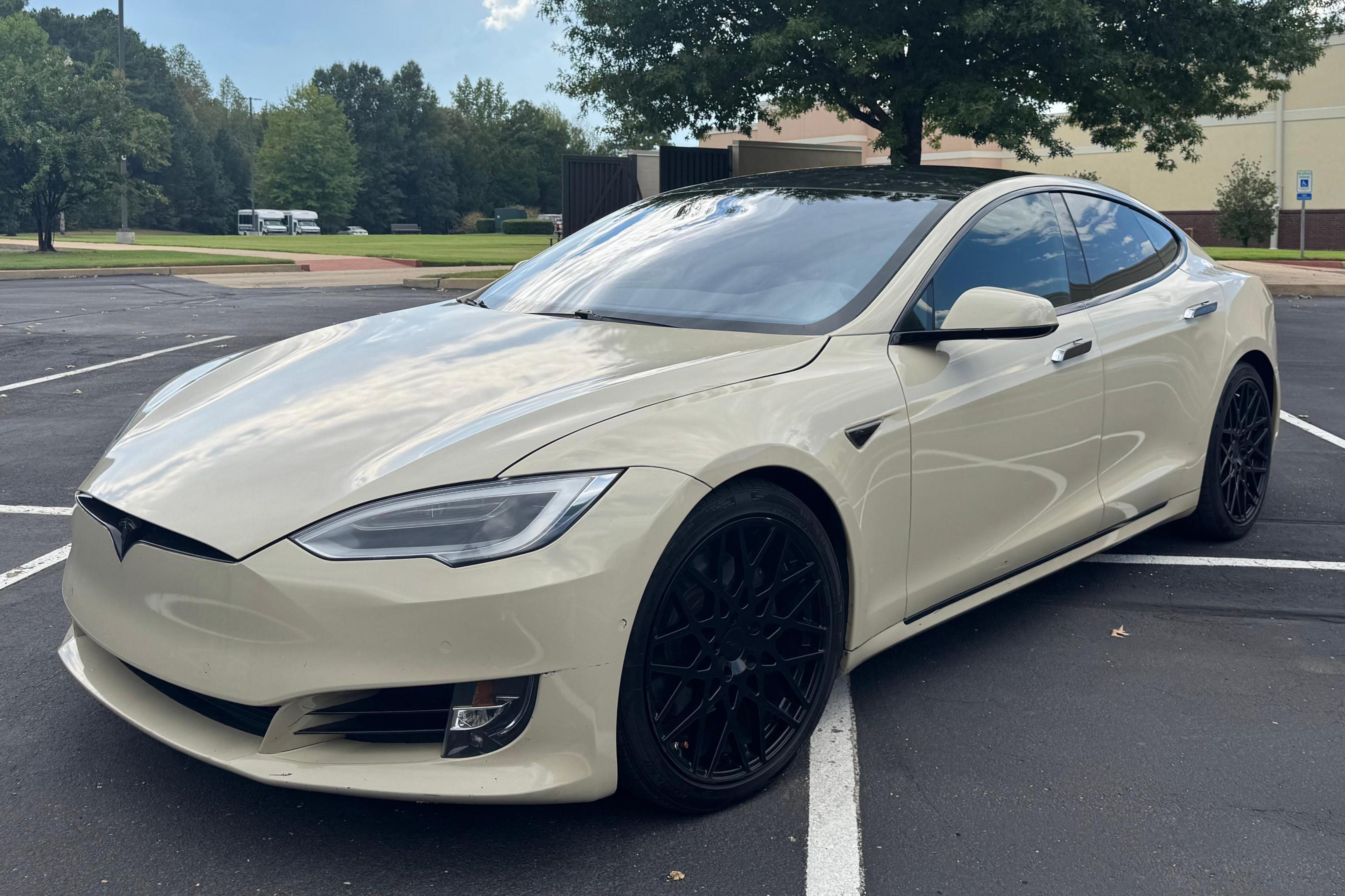 2016 Tesla Model S sold at auction for $19,250