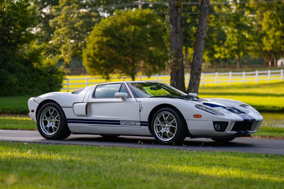 2006 Ford GT sold at auction for $613,000