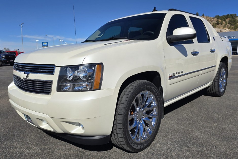 2013 Chevrolet Avalanche sold at auction for $37,500