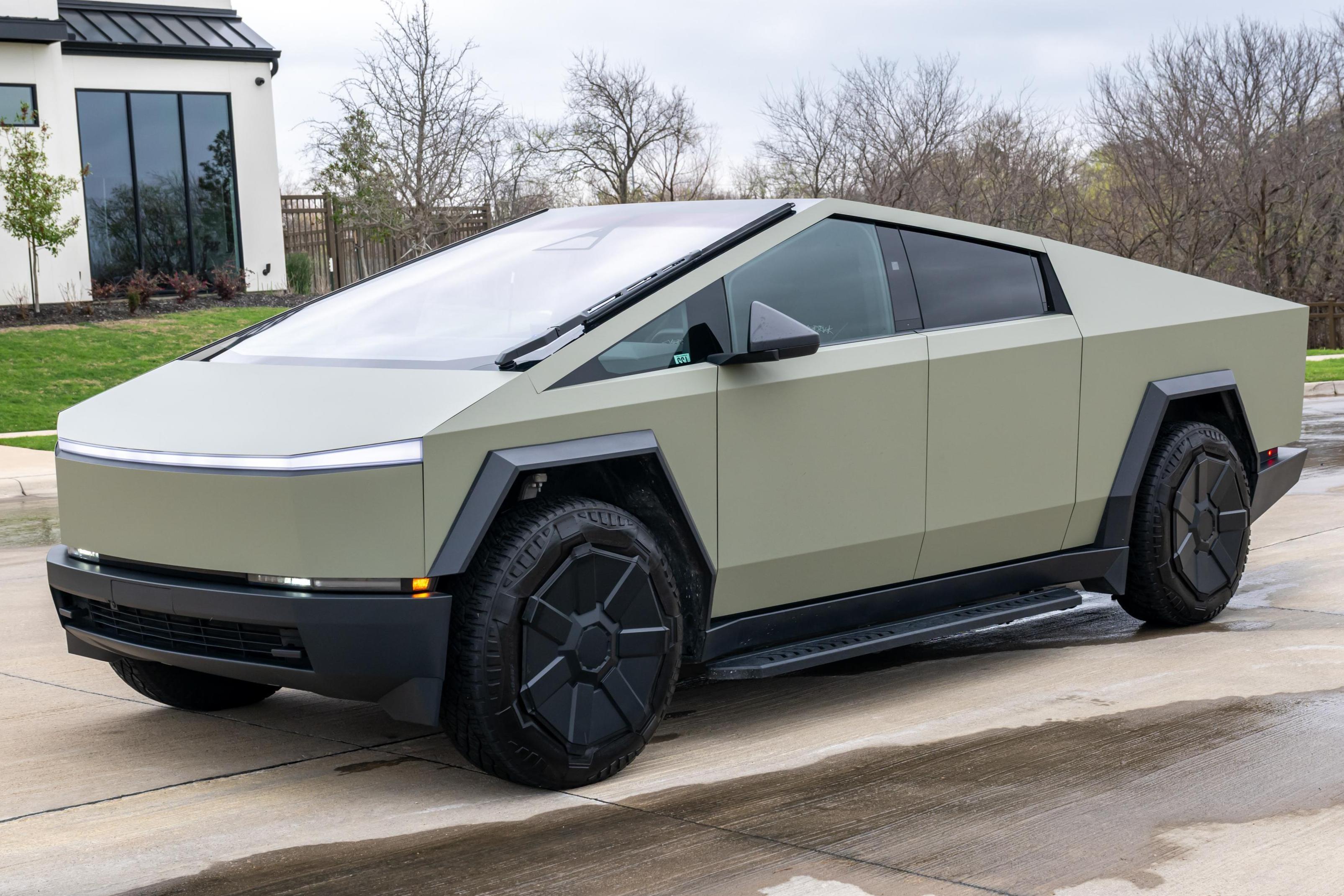 2025 Tesla Cybertruck sold at auction for $56,500
