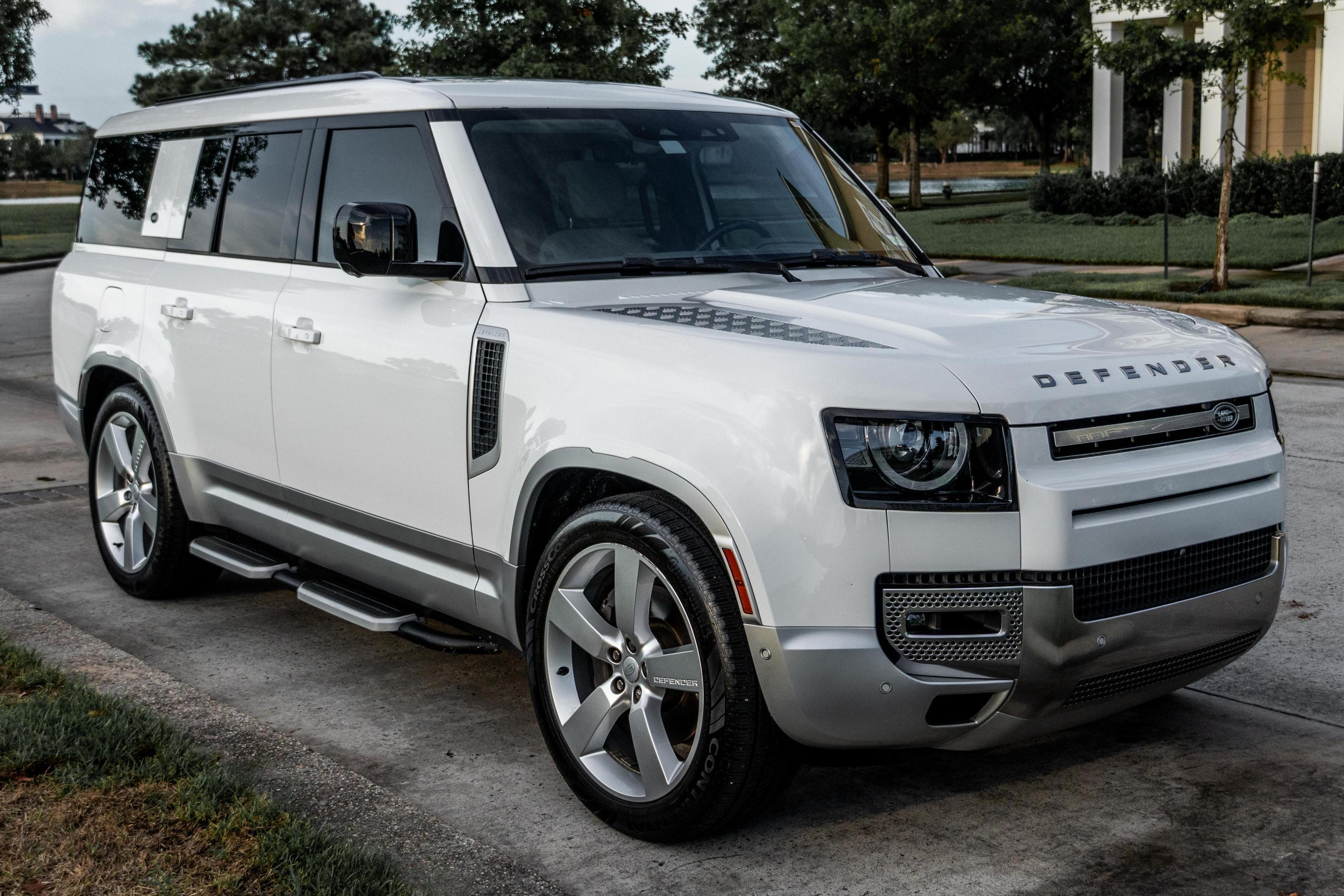 2023 Land Rover Defender sold at auction for $47,000