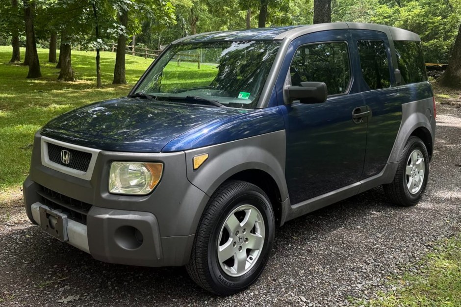 2003 Honda Element sold at auction for $7,666