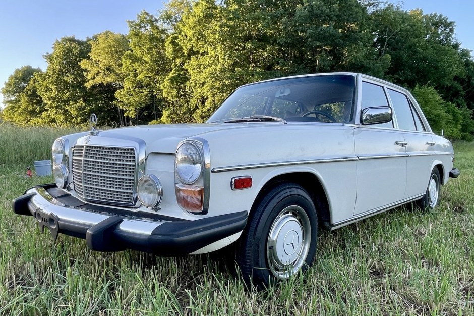1976 Mercedes-Benz W114/W115 sold at auction for $2,800