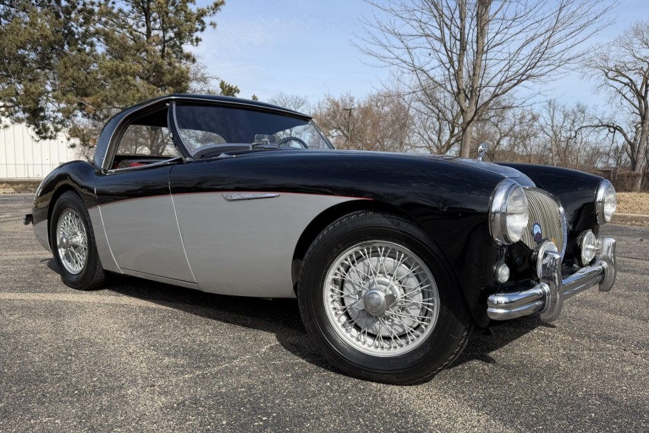 1954 Austin-Healey 100 sold at auction for $40,000
