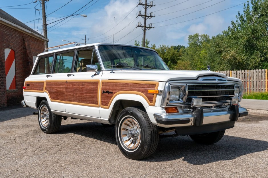 1987 Jeep Wagoneer/Grand Wagoneer (1963–1991) sold at auction for $47,000