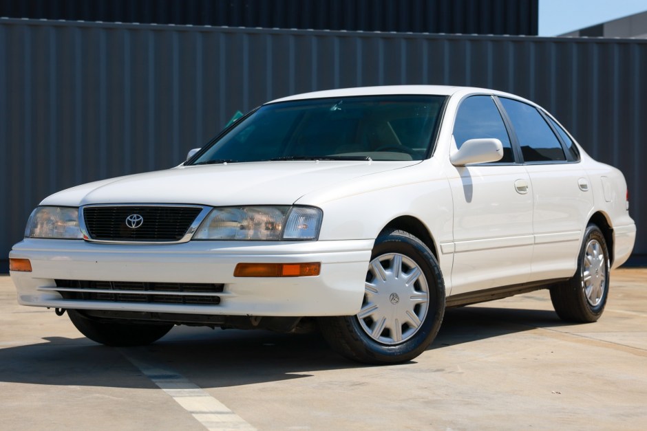 1996 Toyota Avalon sold at auction for $6,500