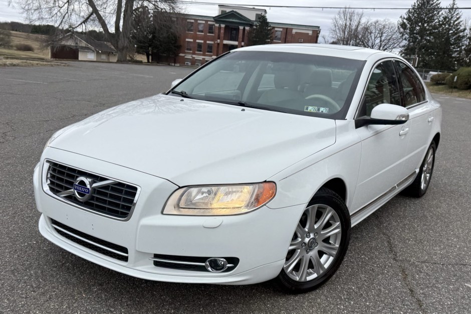 2011 Volvo S80 sold at auction for $6,900