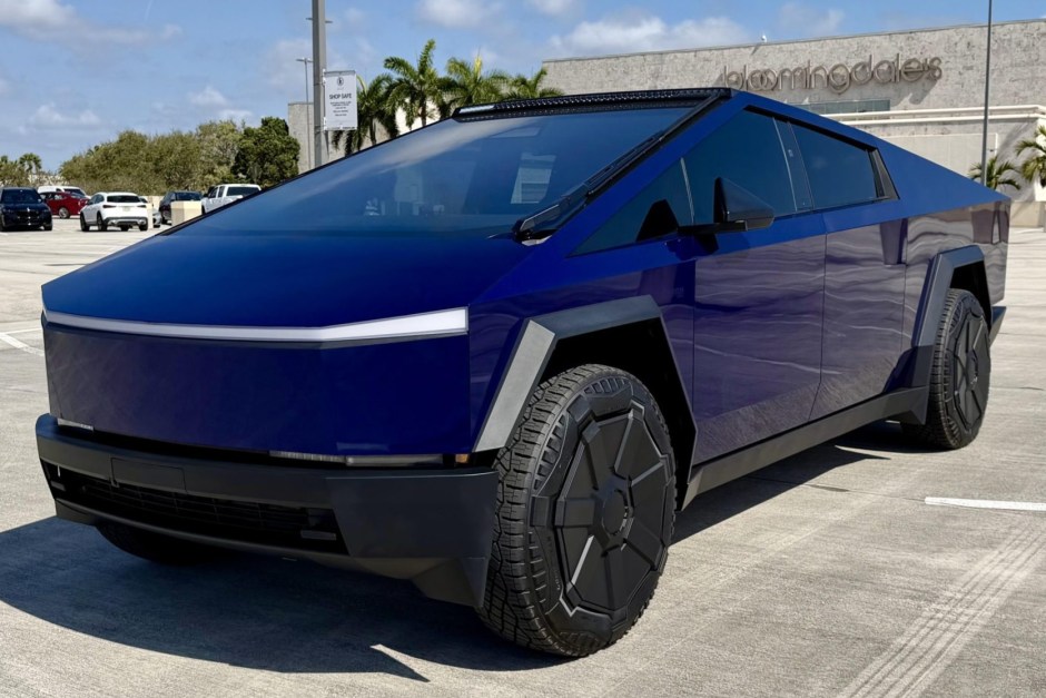 2024 Tesla Cybertruck sold at auction for $95,500