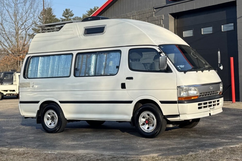 1994 Toyota HiAce sold at auction for $15,600