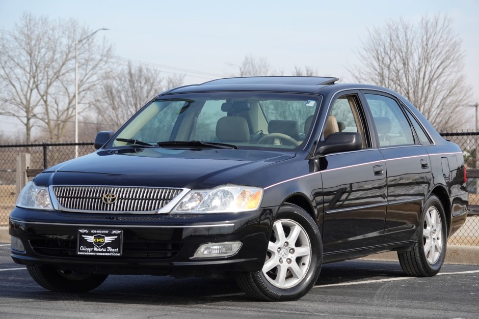 2001 Toyota Avalon sold at auction for $9,000