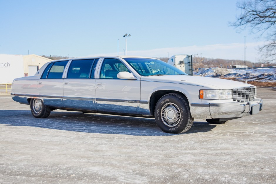 1995 Cadillac Fleetwood sold at auction for $6,524