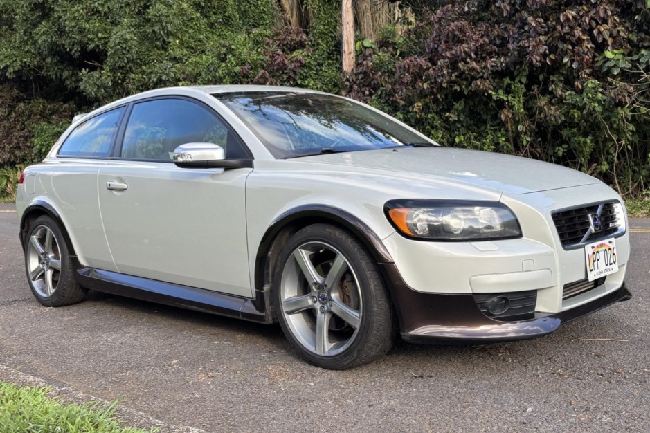 2009 Volvo C30 sold at auction for $8,400
