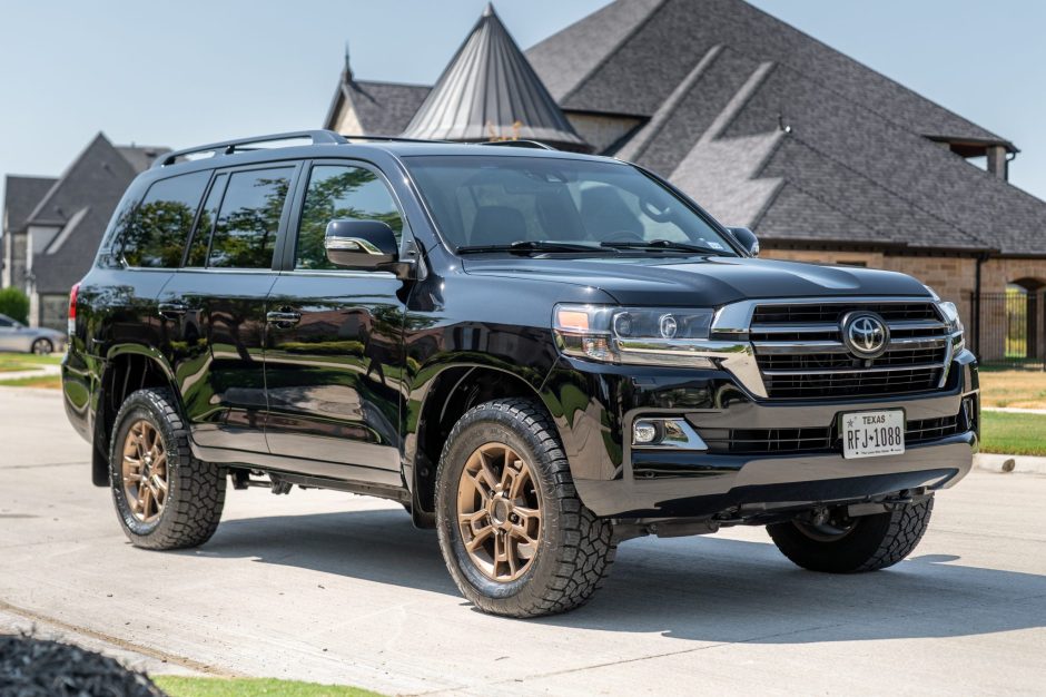 2021 Toyota Land Cruiser 200 Series sold at auction for $115,000