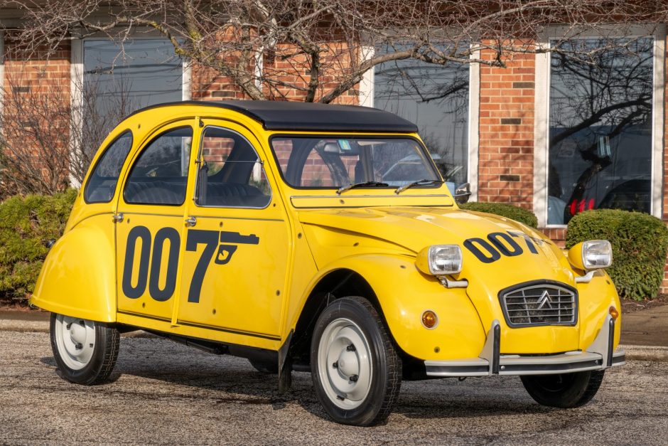 1982 Citroen 2CV sold at auction for $9,658