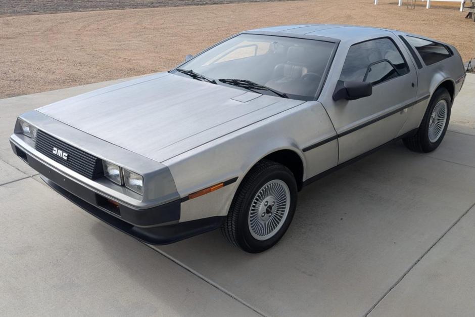 1981 DeLorean DMC-12 sold at auction for $65,126