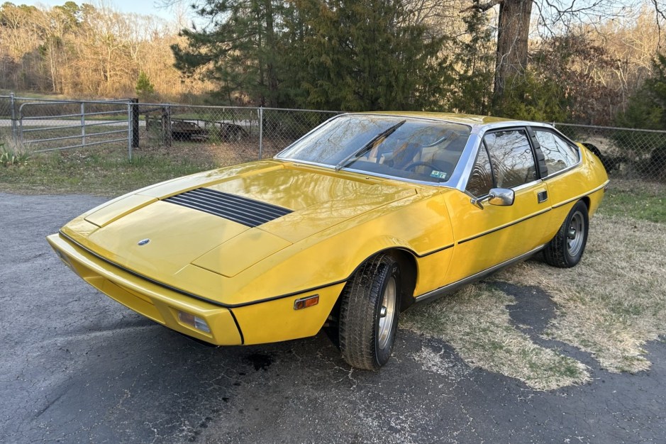 1977 Lotus Elite sold at auction for $7,500