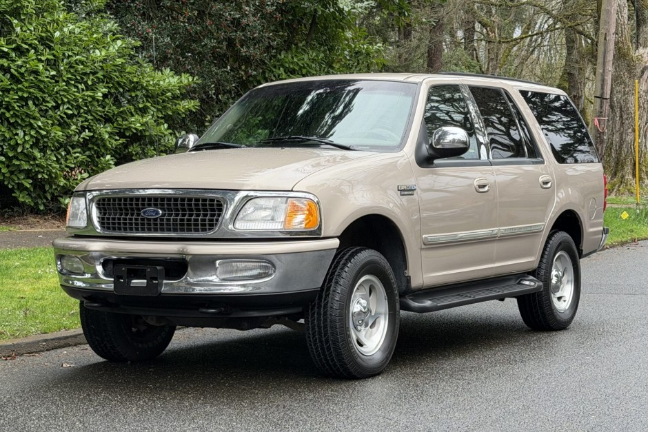 1998 Ford Expedition sold at auction for $9,000