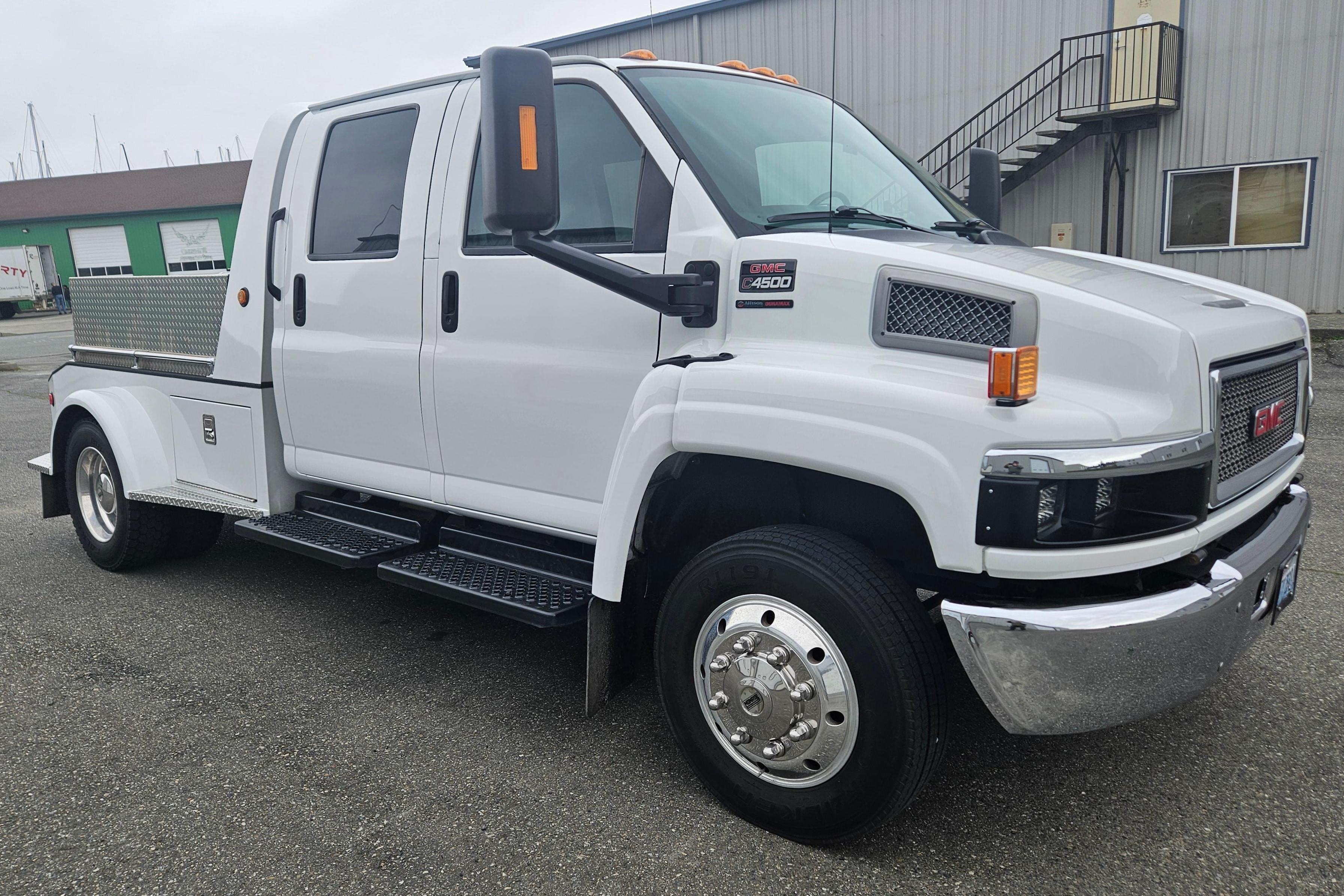 2005 GMC TopKick sold at auction for $18,500