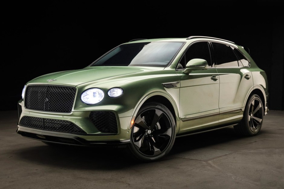 2021 Bentley Bentayga sold at auction for $117,500