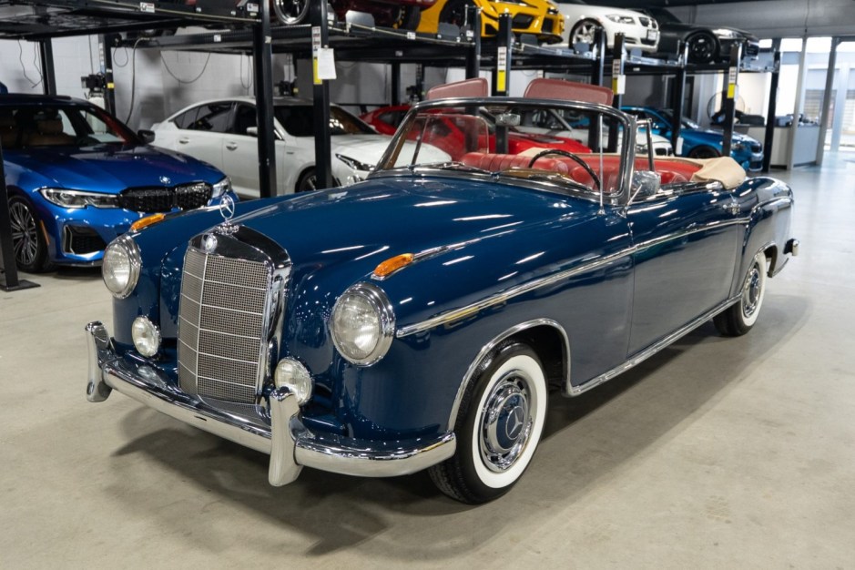 1960 Mercedes-Benz Ponton sold at auction for $70,500