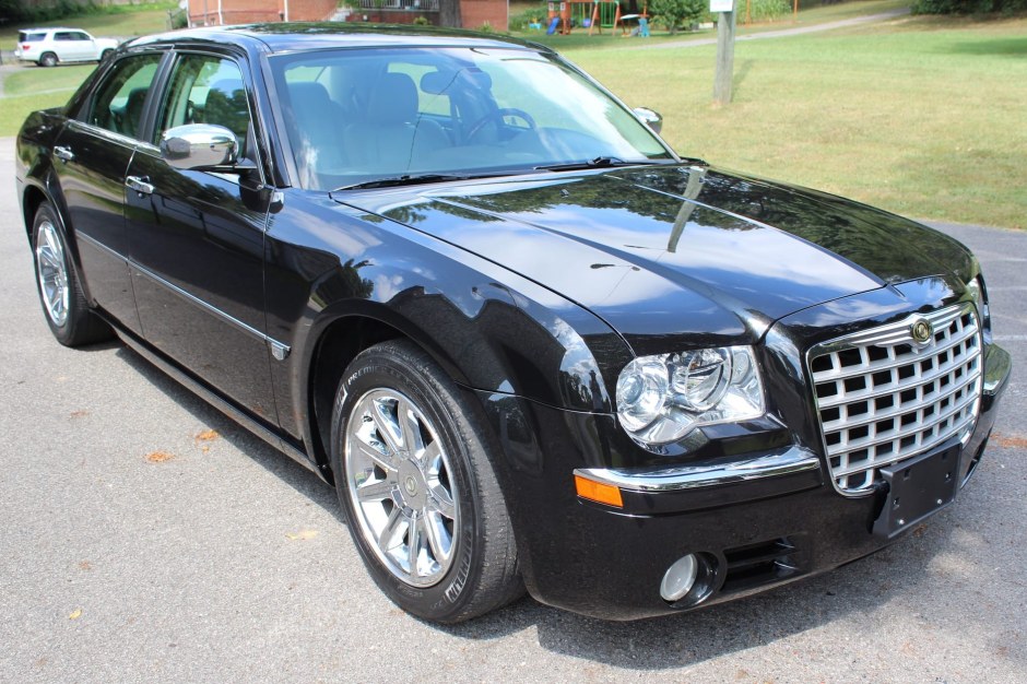 2005 Chrysler 300 sold at auction for $8,000