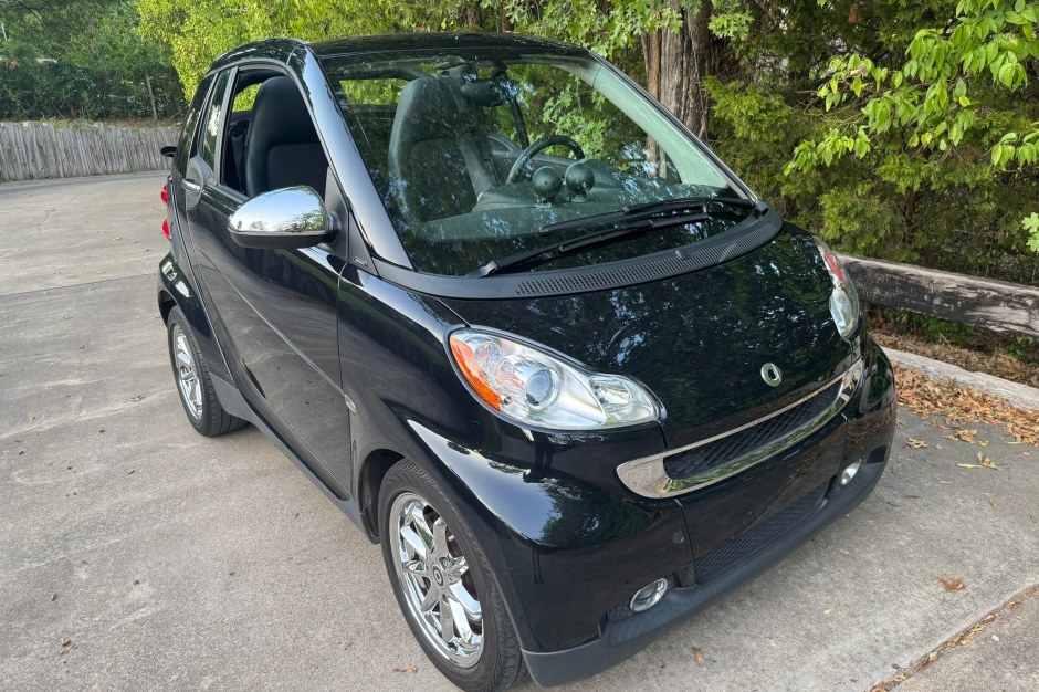 2009 Smart Fortwo sold at auction for $9,600