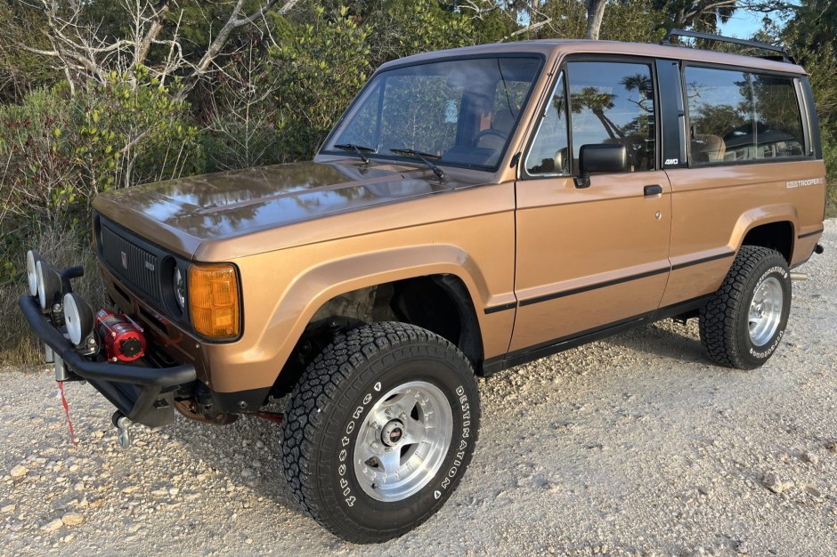 1986 Isuzu Trooper sold at auction for $7,100