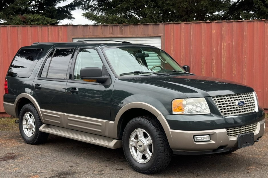 2003 Ford Expedition sold at auction for $8,850