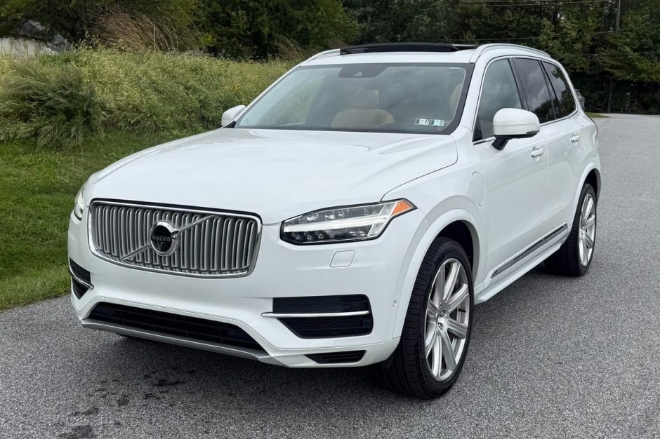 2016 Volvo XC90 sold at auction for $10,333