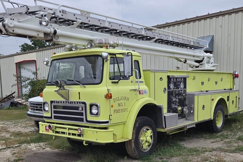 1982 International Harvester Loadstar sold at auction for $2,600