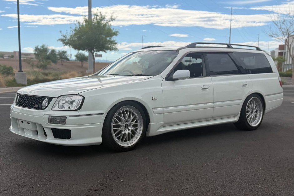 2000 Nissan Stagea sold at auction for $16,000