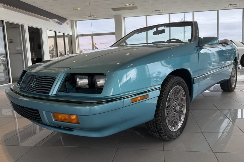 1992 Chrysler LeBaron sold at auction for $5,450