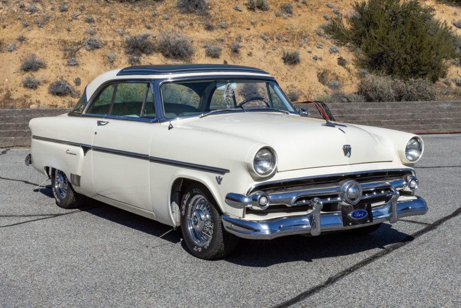 1954 Ford Crestline sold at auction for $6,754