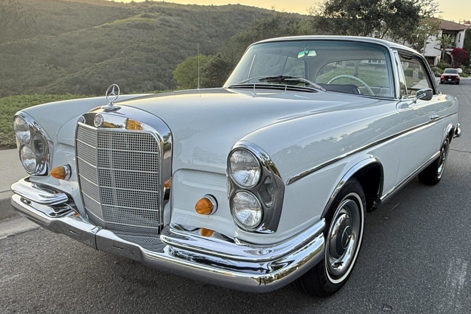 1966 Mercedes-Benz W112 sold at auction for $58,000