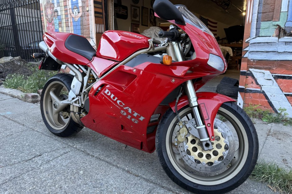 1997 Ducati 916 sold at auction for $22,000