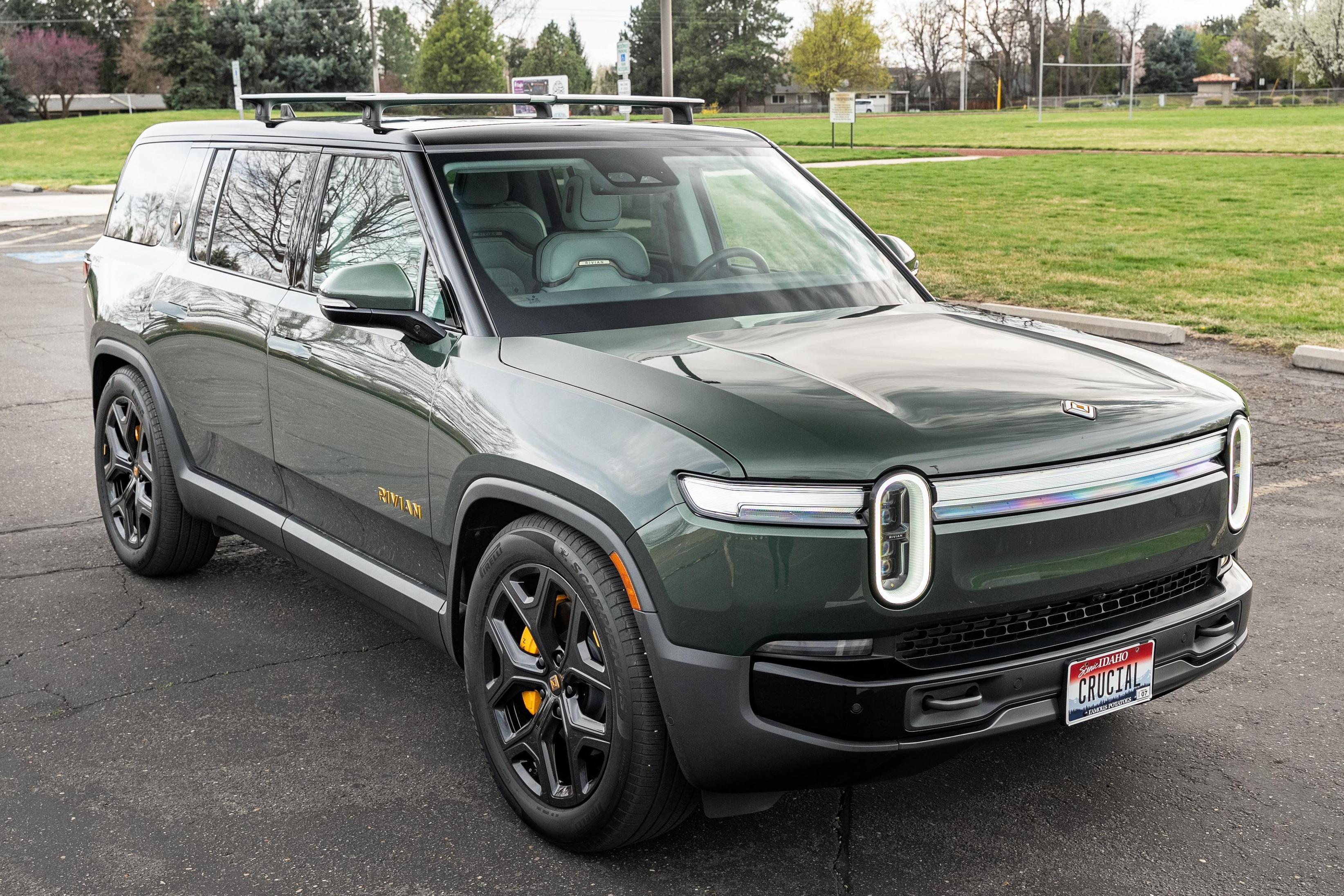 2025 Rivian R1S sold at auction for $83,000