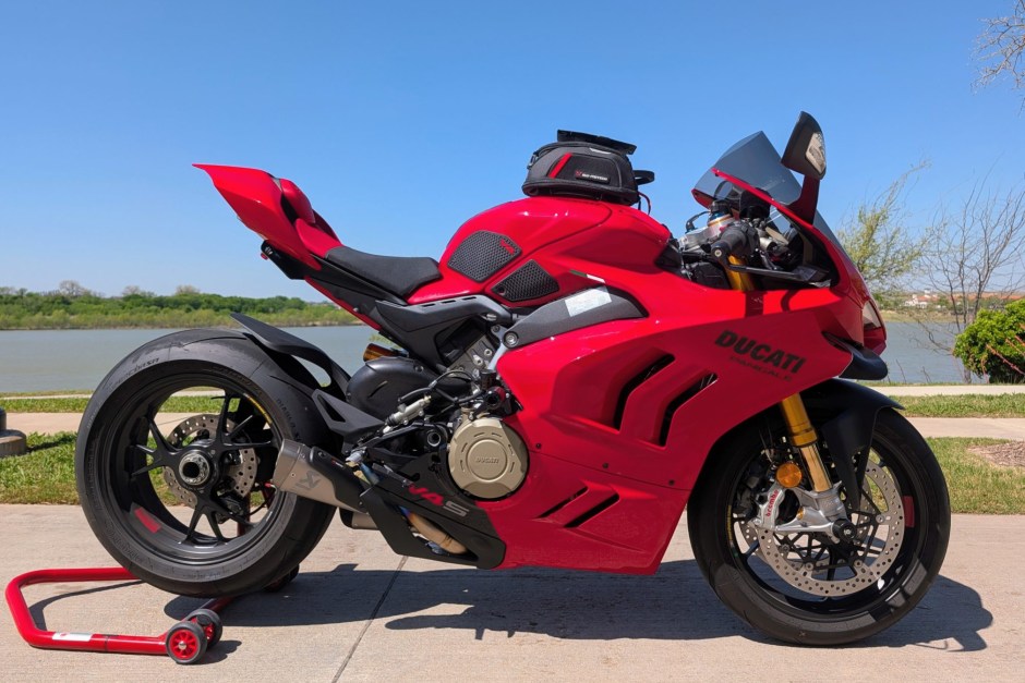 2024 Ducati Panigale sold at auction for $25,000