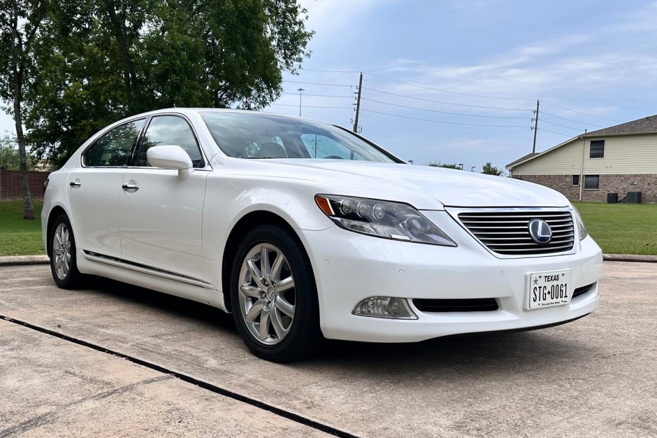 2008 Lexus LS sold at auction for $28,000