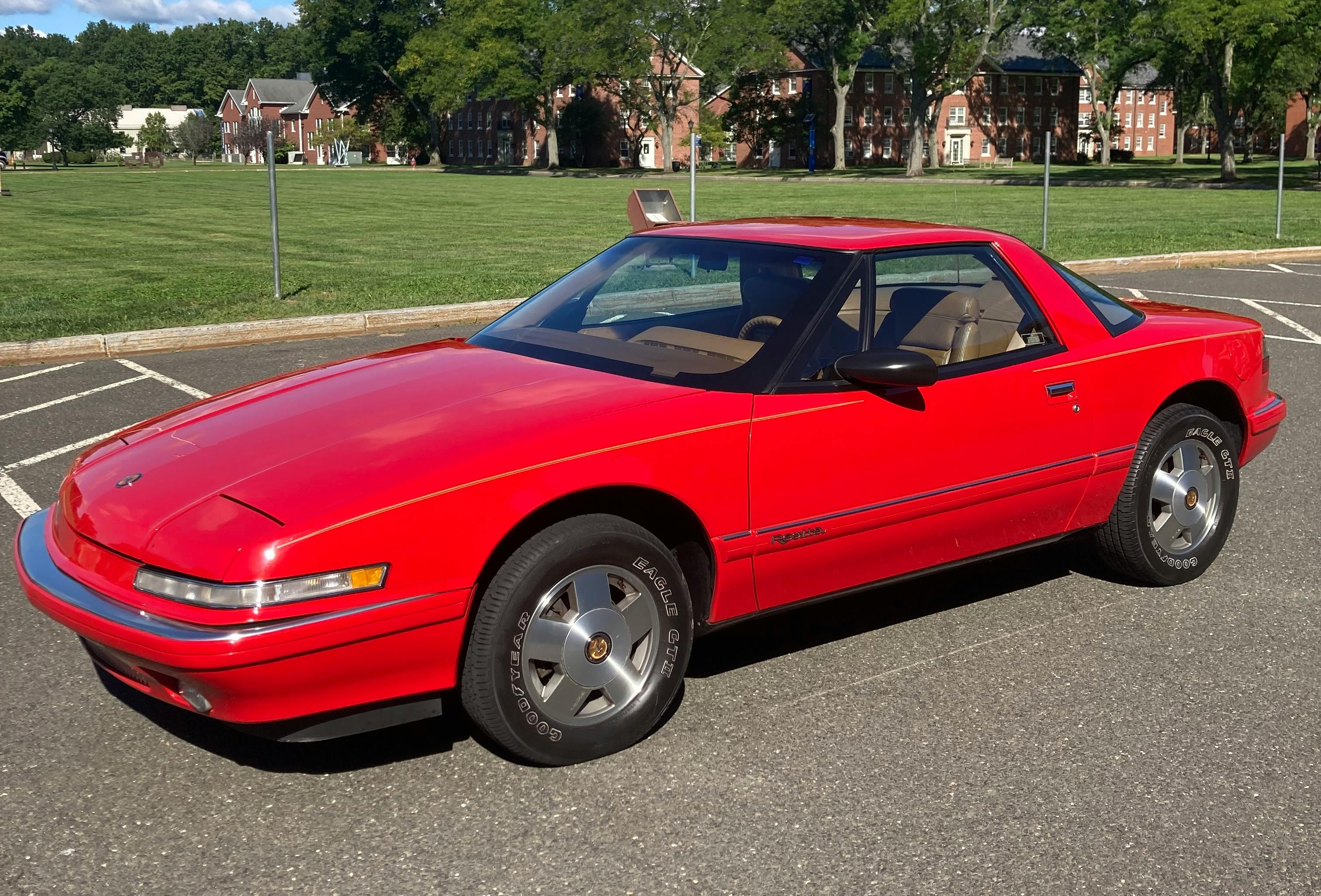 1990 Buick Reatta sold at auction for $6,500