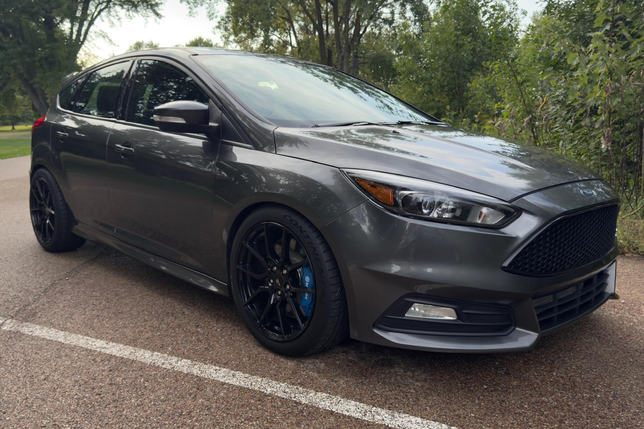 2016 Ford Focus sold at auction for $17,750