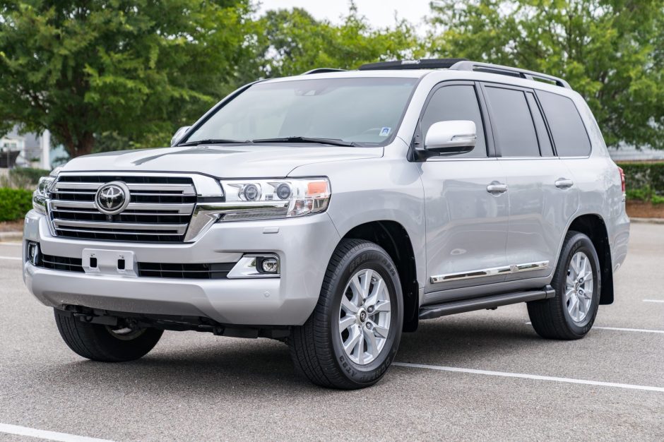 2021 Toyota Land Cruiser 200 Series sold at auction for $97,000