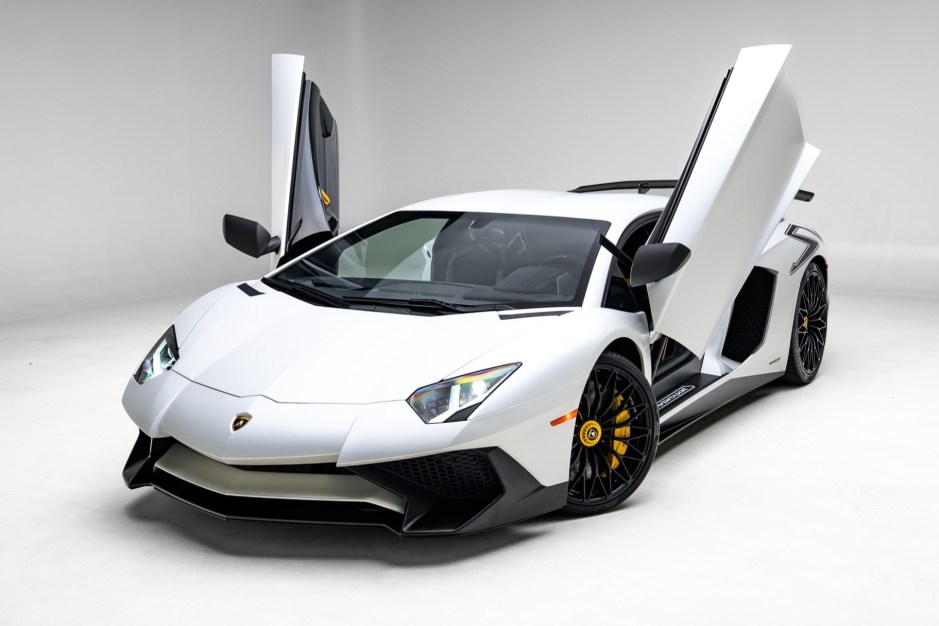 2016 Lamborghini Aventador sold at auction for $642,000