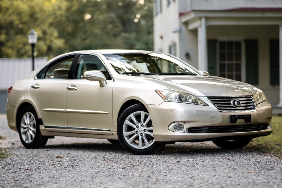 2011 Lexus ES sold at auction for $12,250