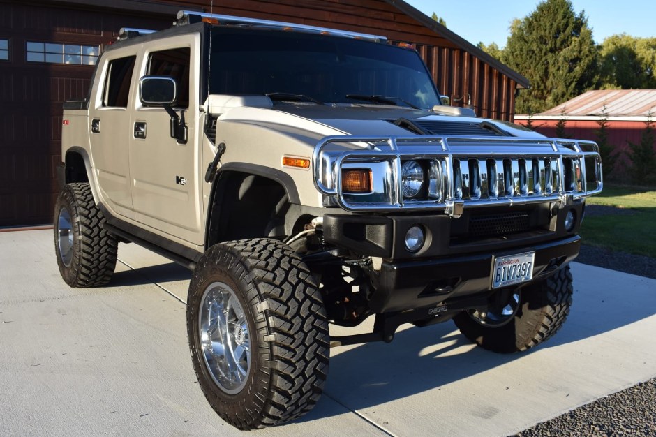 2005 Hummer H2 sold at auction for $25,000