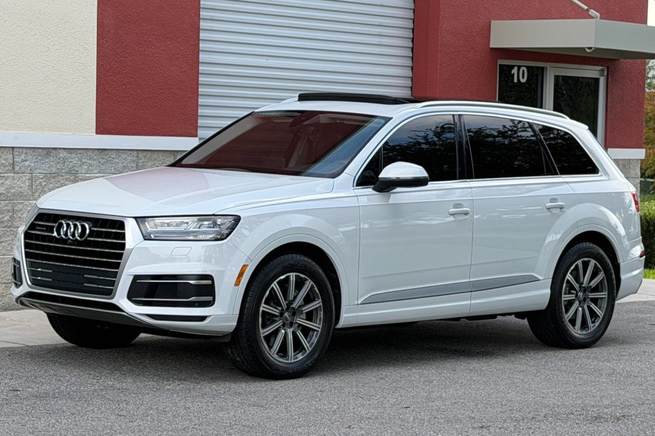 2017 Audi Q7 sold at auction for $13,000