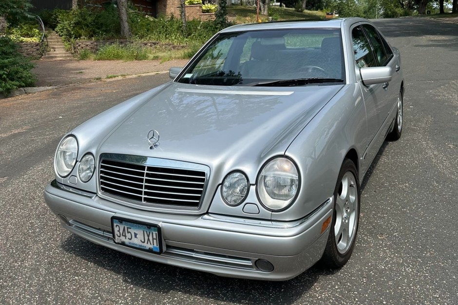 1998 Mercedes-Benz E-Class sold at auction for $6,800