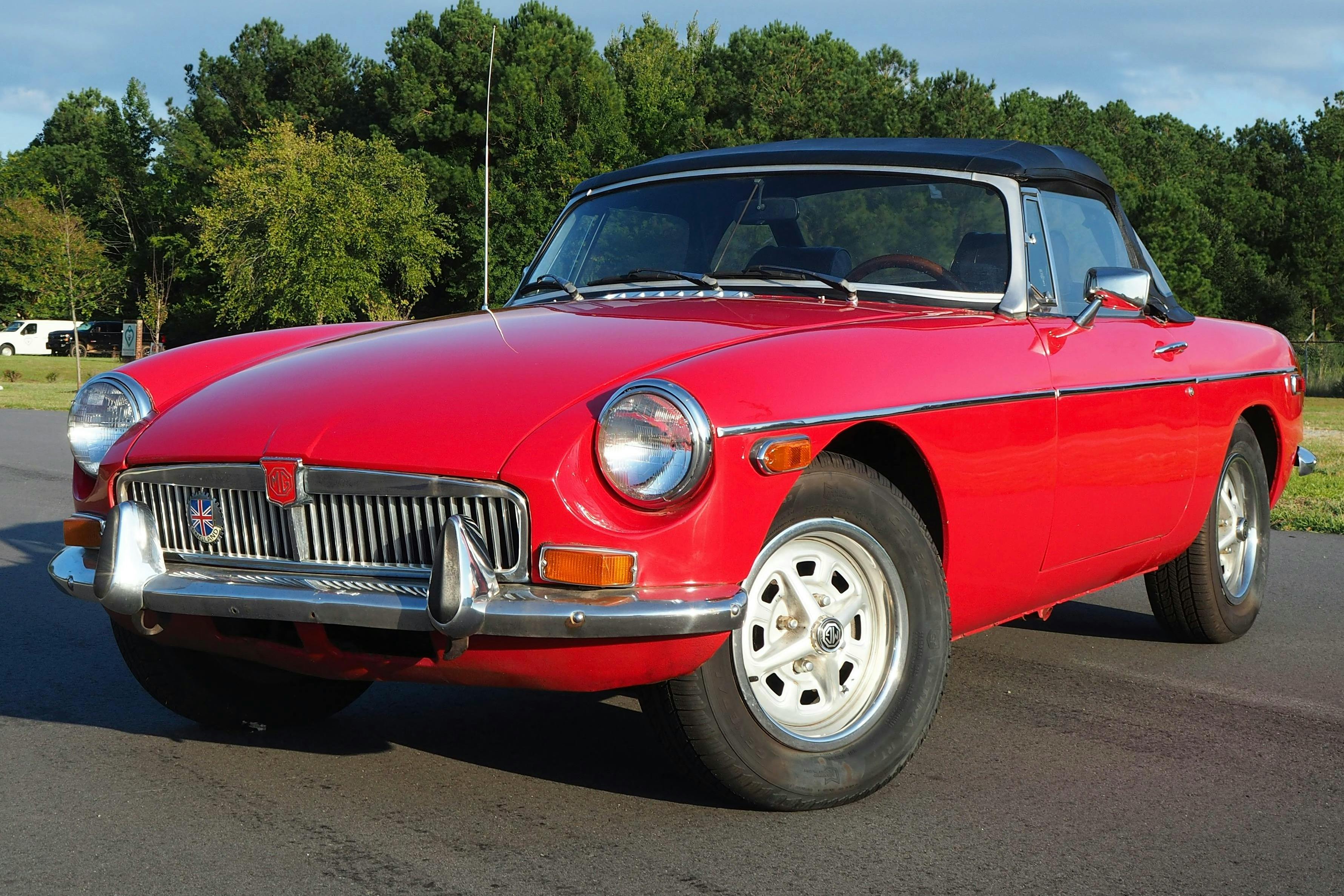 1974 MG MGB sold at auction for $3,000